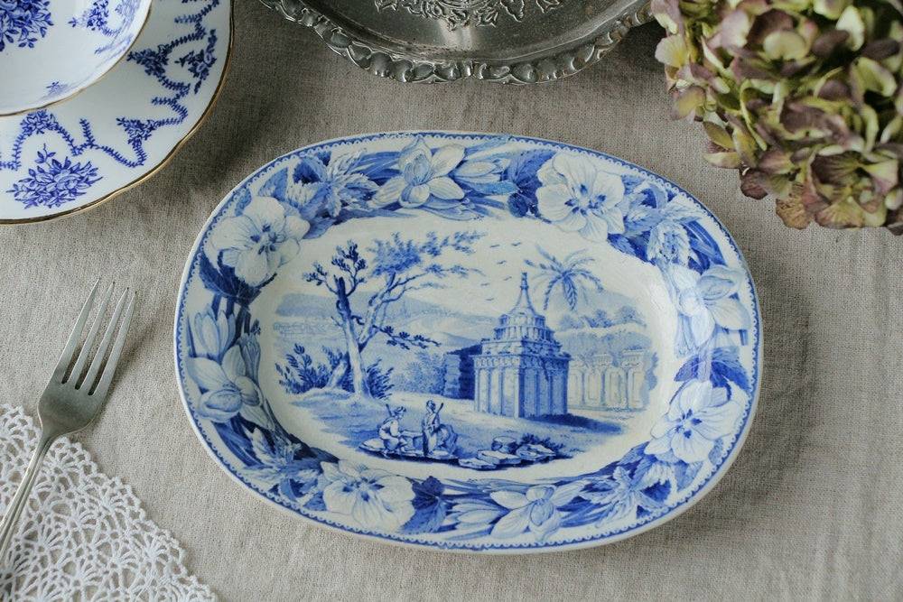 ウェッジウッド社B&W小さめオーバル皿（横幅18.5cm) イギリス