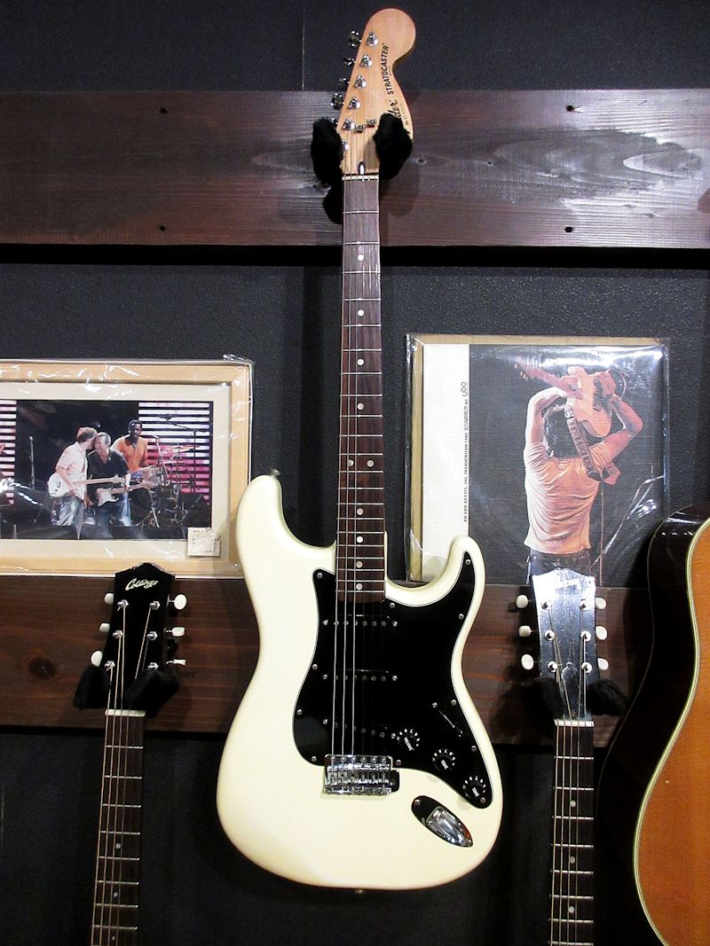 1978 Fender Stratocaster Olympic White/Rose - ヴィンテージギター
