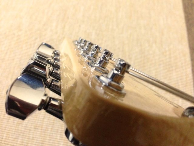 フェンダーメキシコ70'sストラトにマグナムロックを装着する – guitars