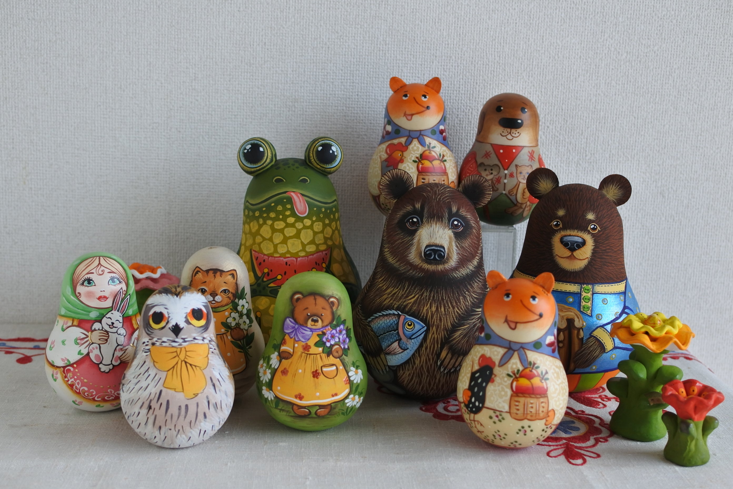 個性あふれるロシアの人形作家の起き上がりこぼし マトリョーシカ くま