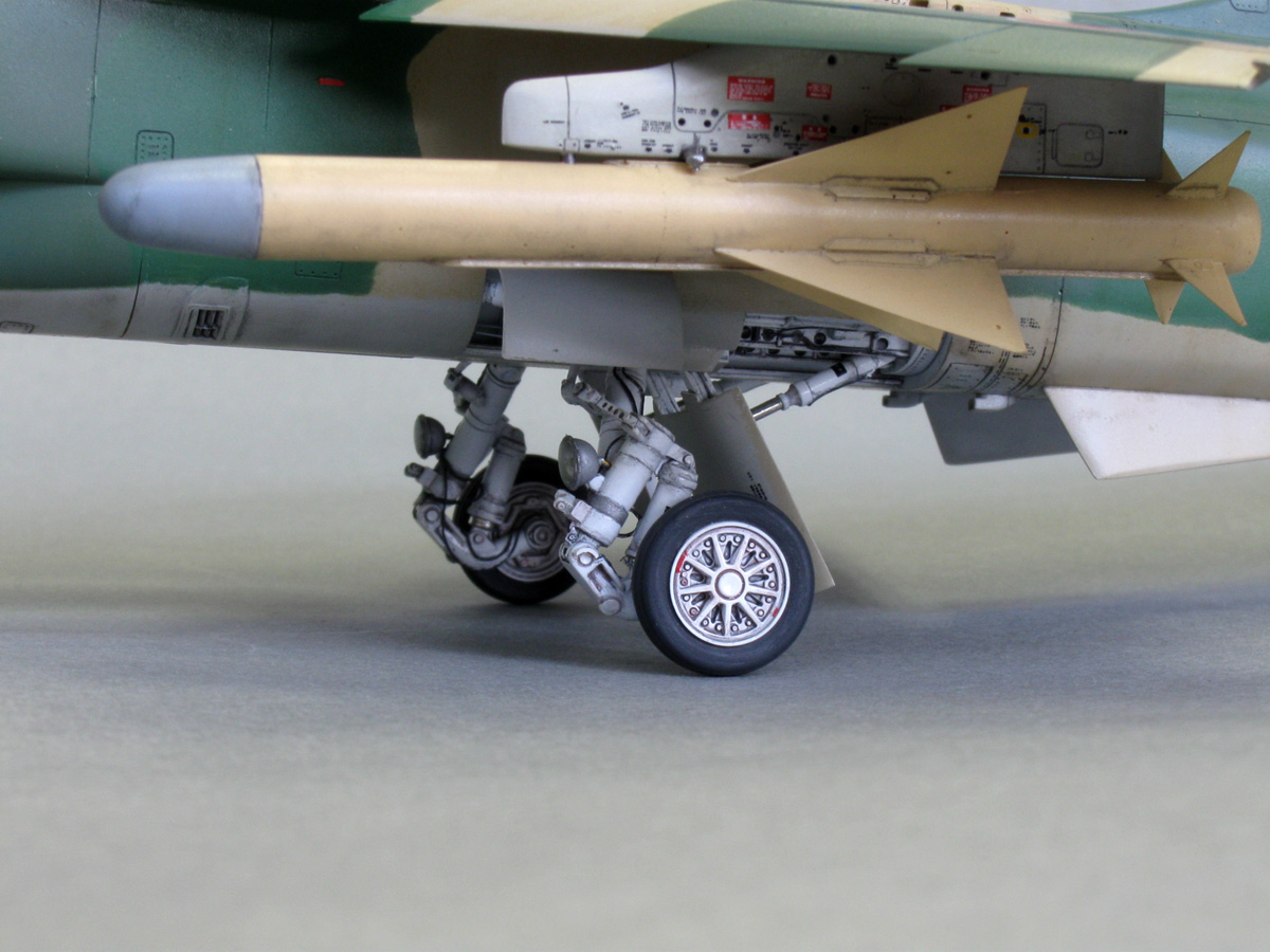 ハセガワ 1/48 三菱 F－1 支援戦闘機 4/18: モケモケ