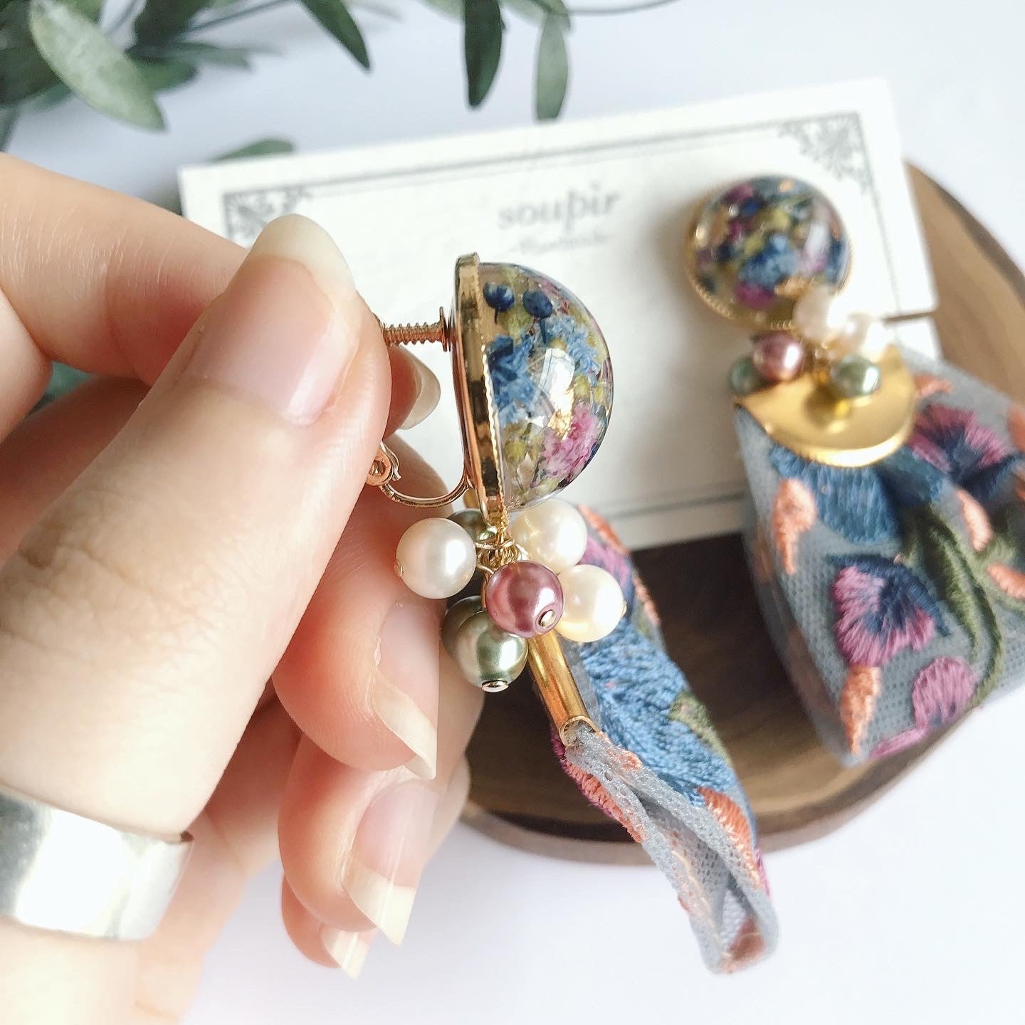 大ぶりチュールインド刺繍リボンタッセルイヤリング/ピアス – 3D