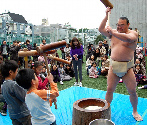 asahi.com（朝日新聞社）：高見盛、素人にも「ガチンコ」。交流会で