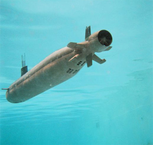RC-SUB 1/144 USS SSN-21 シーウルフ潜水艦キット