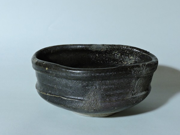 讃岐今昔 - 織部黒沓形茶碗 | 古美術品専門サイト fufufufu.com