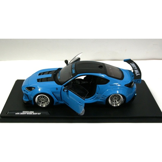 ソリド】1/18 トヨタ GR 86 LBWK ボディキット (ブルー) 2024年 ダイ