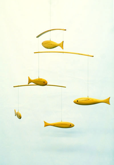 工人舎・木のモノ語り:木製のモビール・魚