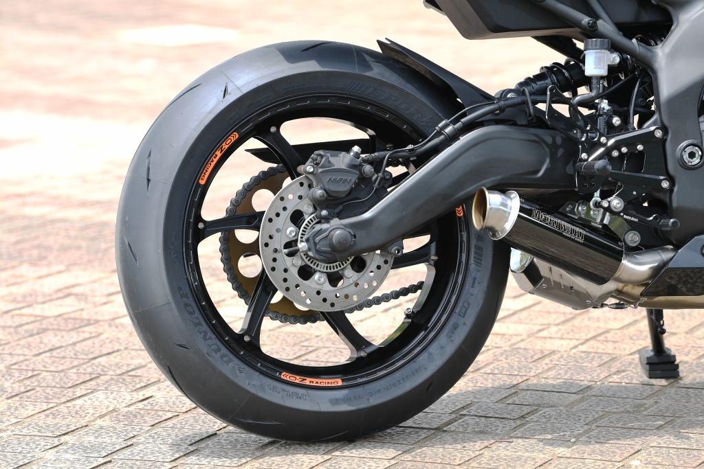Ninja ZX-25R用 PIEGA アルミ5本スポーク鍛造ホイール | OZ MOTORBIKE