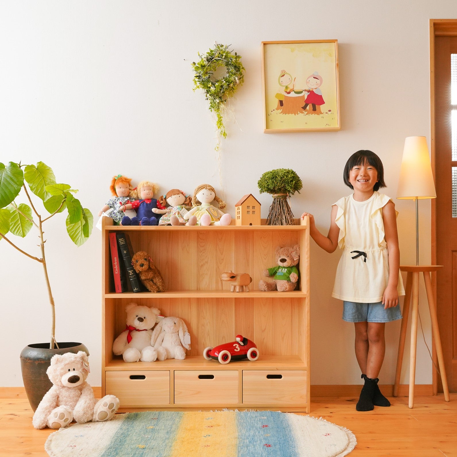 絵本やおもちゃを一緒に収納できる棚。絵本とおもちゃの棚100cm