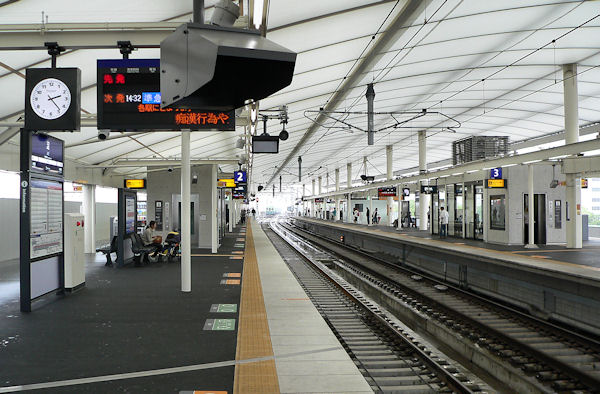 京阪電車・淀駅