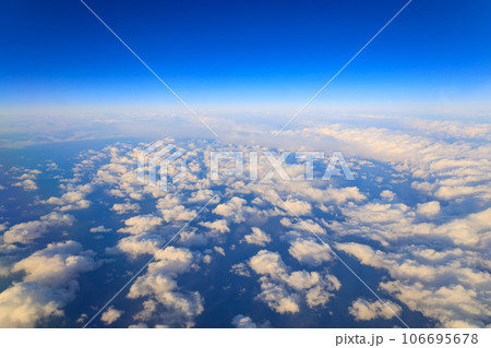 上空から見る雲の風景の写真素材 [106695678] - PIXTA