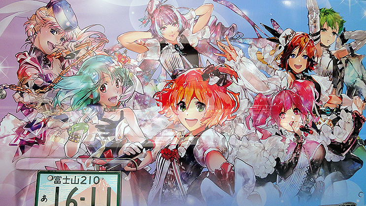 マクロス歌姫たちが描かれた富士急バスを発見！ マクロス