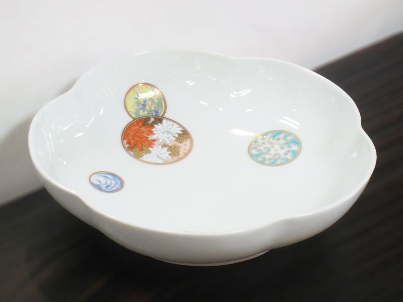 深川製磁 寿赤絵 梅型6号鉢 - 土岐陶器本店