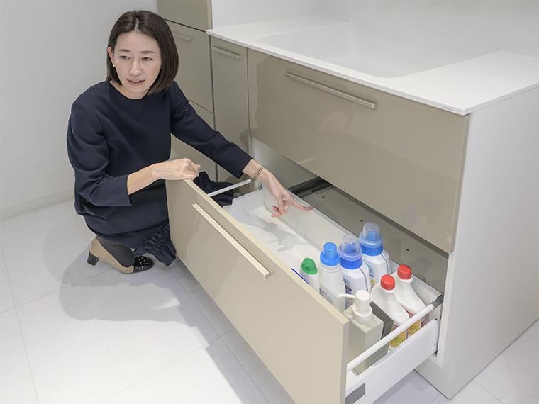 洗面化粧台の収納力が1.5倍！多様な家庭用品に対応する奥行きのある