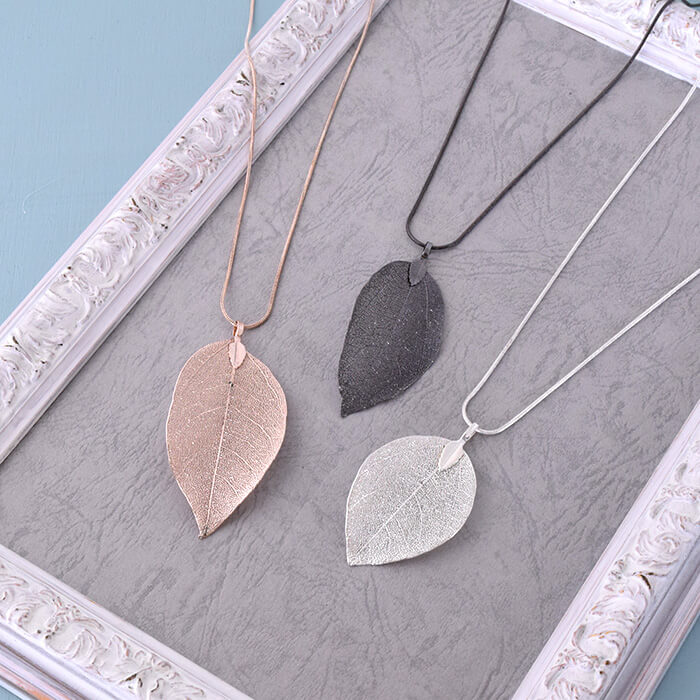 楽天市場】天然素材 加工 リーフペンダントトップ ロングネックレス