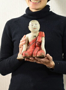 楽天市場】タイの修行僧（小） 時代を経たような木彫りのお坊さんの像