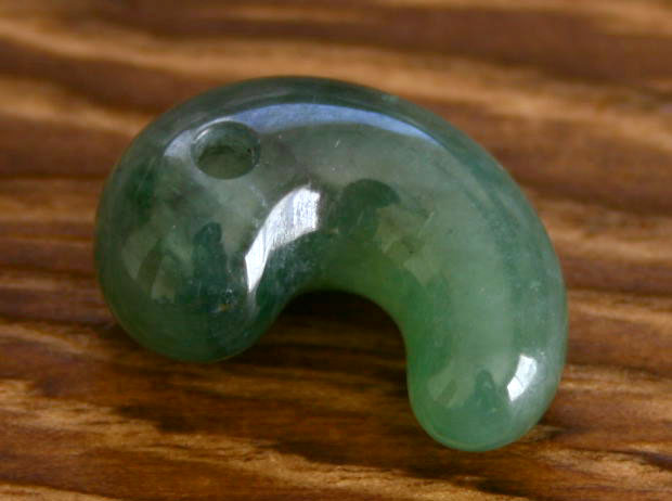 楽天市場】糸魚川翡翠勾玉 M00892古吹 作22mm*15mm*9mm : 糸魚川ヒスイの店
