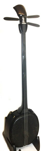 沖縄三線 蛇皮 本皮 強化張り 真壁型 ハードケース 鍵付 黒塗り 沖縄