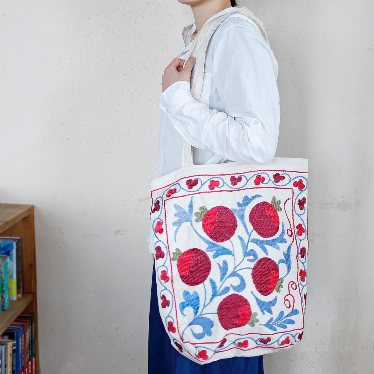 楽天市場】【1点もの】スザニ刺繍 トート バッグ ザクロ レッド 系