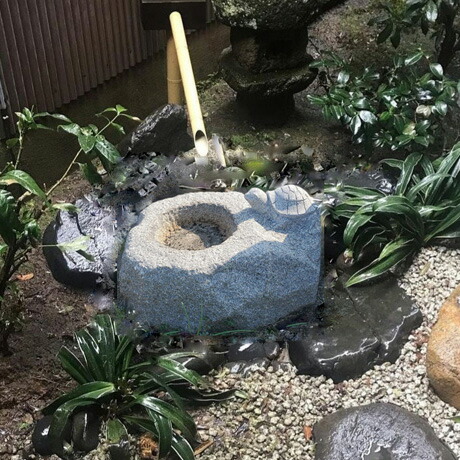 小ぶりな礎石形水鉢 礎石水鉢の製品案内愛知県岡崎市の石灯篭・水鉢蹲など石材製品の製造
