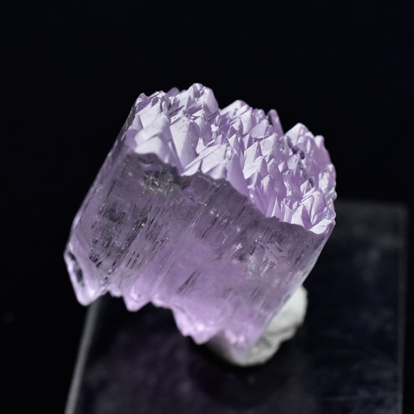 楽天市場】クンツァイト リチア輝石 結晶 原石最高級【約11.7g