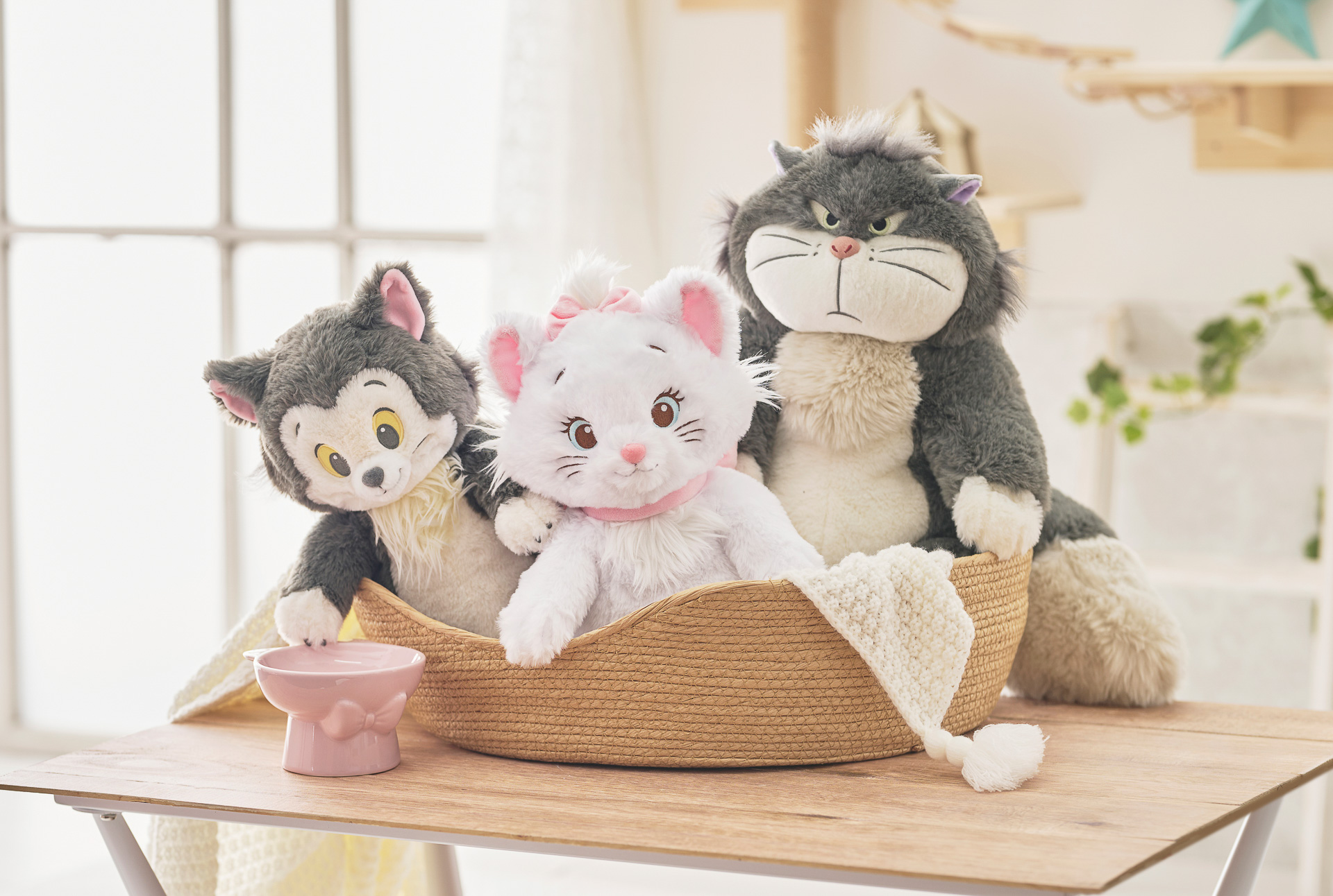 ディズニーストアから2月22日「猫の日」アイテム登場！ にゃん×3で、お