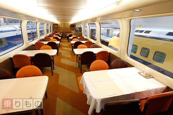 今日は何の日？】新幹線で食堂車が営業開始 | 乗りものニュース