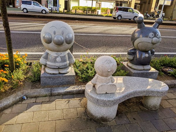 それいけお散歩！高知駅周辺で「アンパンマン」の友だち探し - ページ