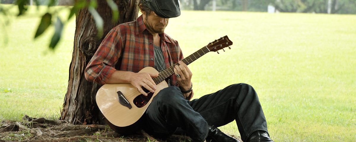 JR - Overview - Acoustic Guitars - Guitars, Basses & Amps