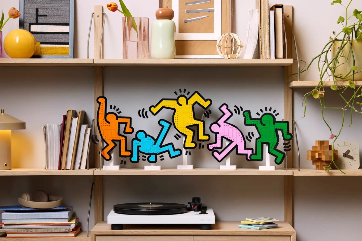 LEGO®︎ x Keith Haring 飾れる大人レゴ『踊るフィギュア』が国内5月15