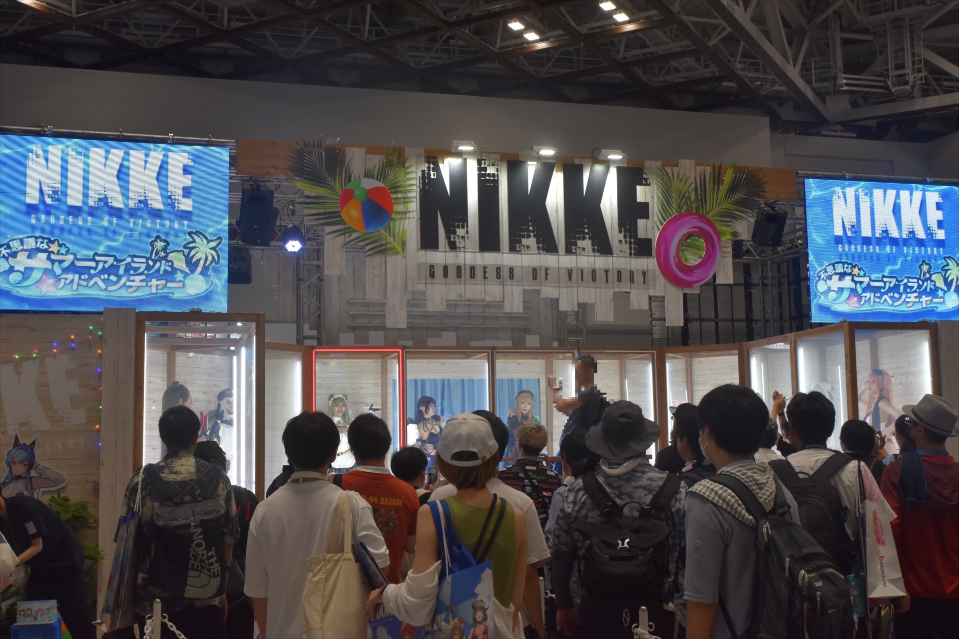 勝利の女神：NIKKE」ブースはリアル10連ガチャが熱かった
