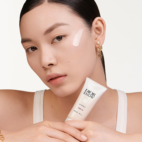 ディオール スノー UV シールド トーンアップ 50+ (SPF50+/PA+++