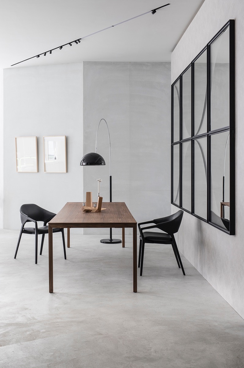 195 NAAN（ナーン テーブル） Cassina | カッシーナ・イクスシー
