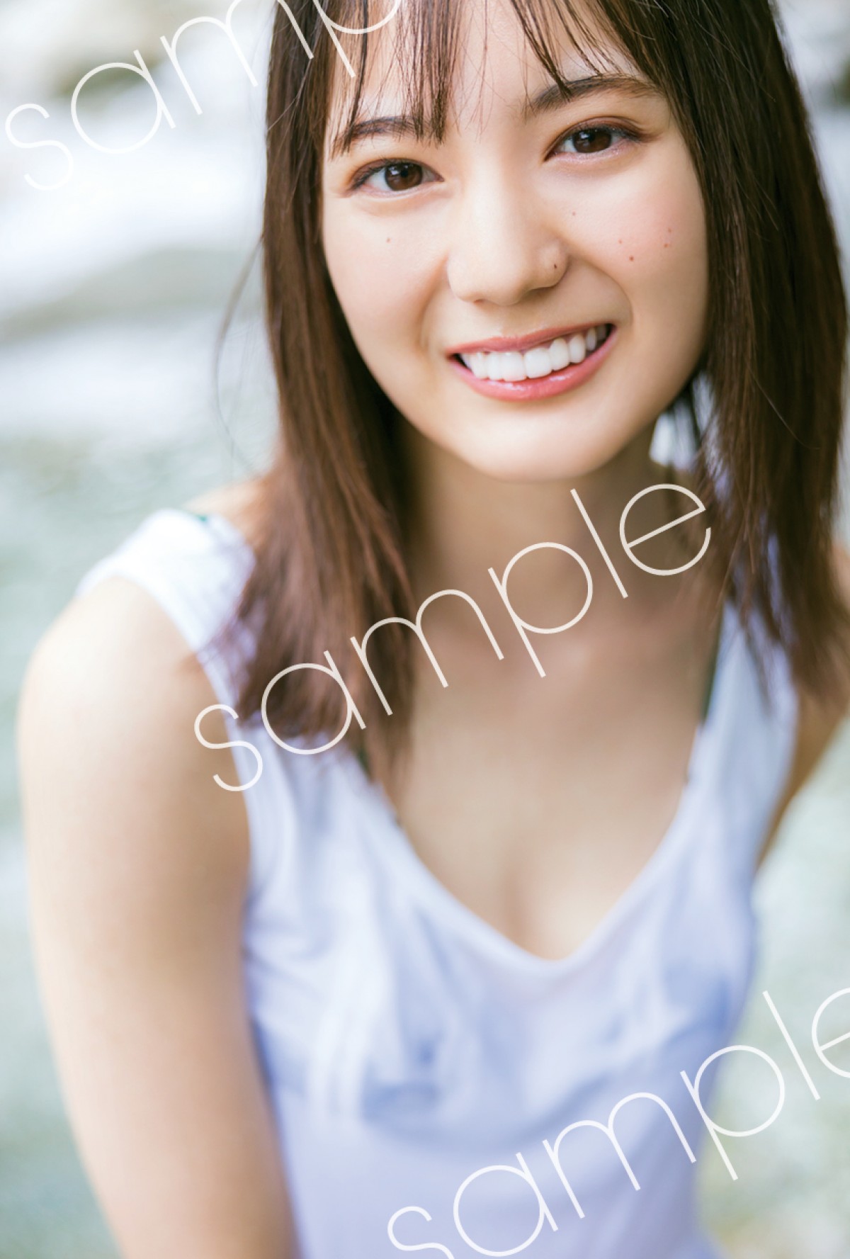 写真）日向坂46・小坂菜緒1st写真集 手書きメッセージ入り封入特典