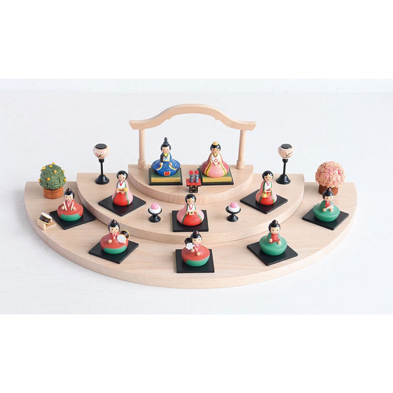 Maholz（マホルツ）ろくろのひな人形 三段飾り: 木のおもちゃ
