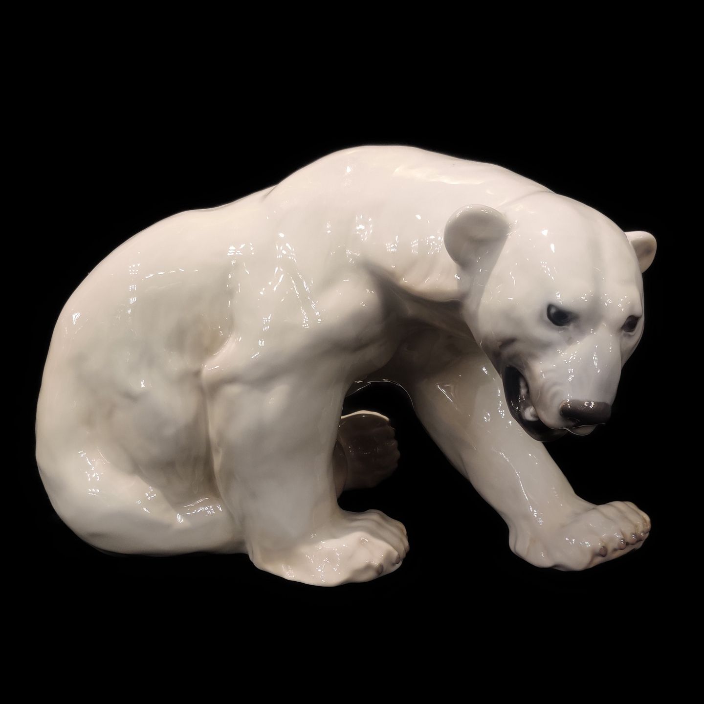 KAD ringen - Bing & Grøndahl, Knud Kyhn; A porcelain figurine