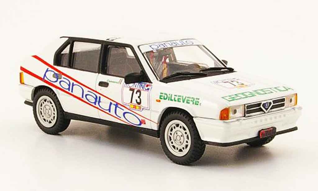 Diecast model cars Alfa Romeo 33 1/43 Spark RHD No.65 IMSA 12h