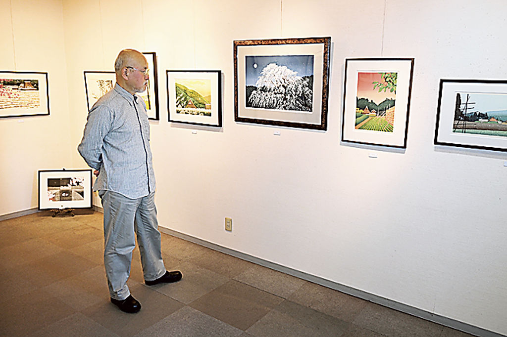 日本の原風景テーマ 磐田の木版画家が個展 19日まで、静岡市の亀山