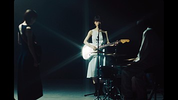 羊文学、“名演技が爆裂”する「OOPARTS」MV公開 | Daily News