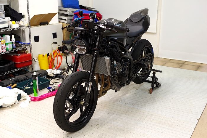 カワサキZX-25R SE（2023） ステアリングダンパー装着＆バグアイ化