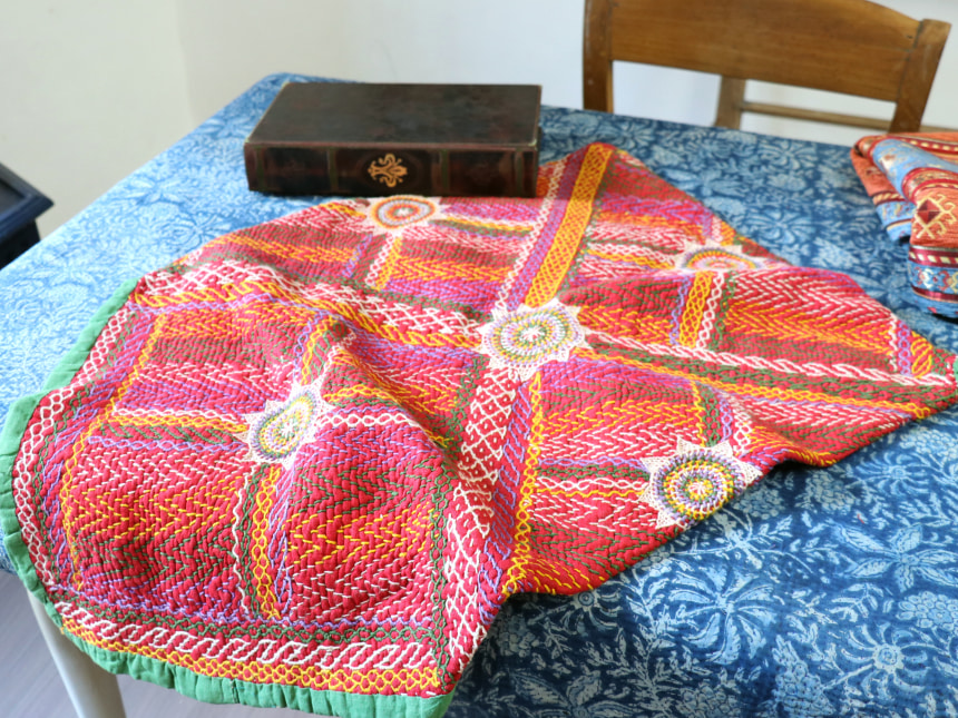 インド 刺繍布 袋もの グジャラート バンジャラ族40×46cm 太陽と波の