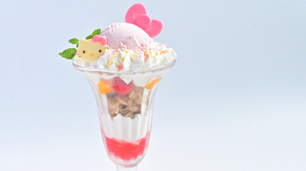 淡路島「HELLO KITTY SMILE」 7種類のアイスが選べるかわいいパフェが