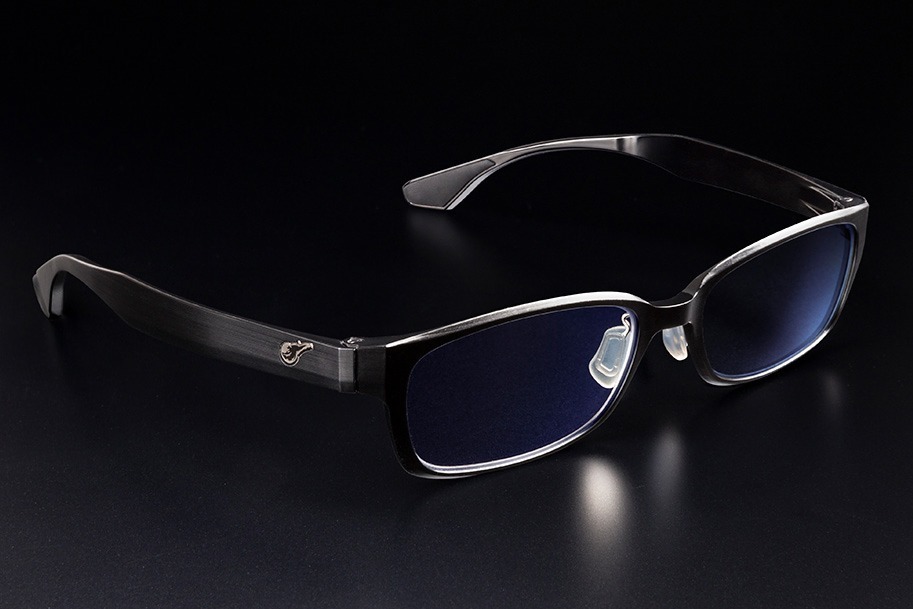 Zoff×FF7リメイクのコラボメガネ、テンプルにバスターソード＆メテオを