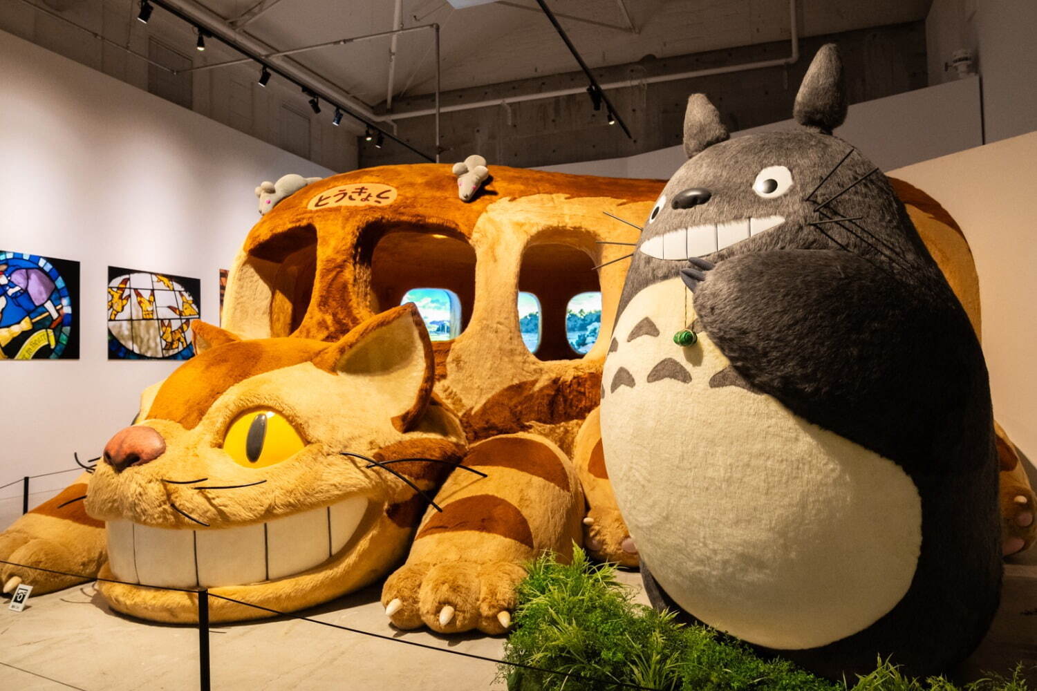ジブリパークとジブリ展」東京・天王洲で、「魔女の谷」ハウルの城模型