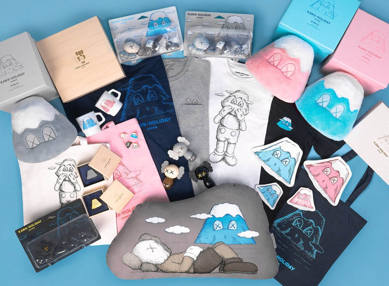 KAWS全長40m巨大キャラCOMPANIONが富士山の麓へ、限定イベント＆グッズ