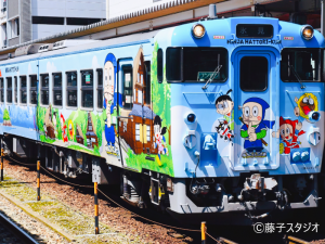 忍者ハットリくん列車・怪物くんバス - きときとひみどっとこむ