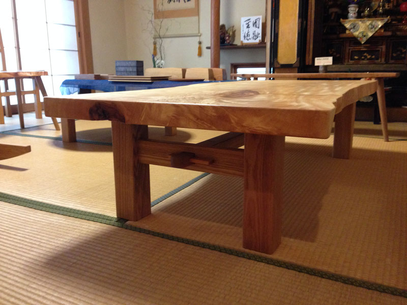 栃（トチ）無垢一枚板 座卓：ダイニングテーブルや手作り家具の