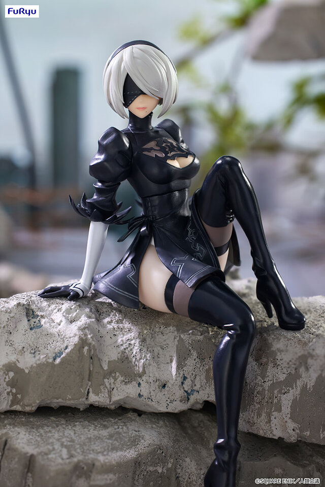 美しい座りポーズで魅せる脚…！「NieR:Automata Ver1.1a」より「2B」の