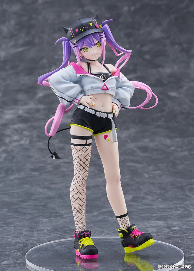 太ももに網タイツ！ホロライブ・常闇トワのへそ出し眩しいフィギュアが