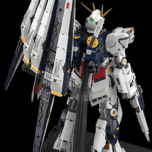 究極のガンプラ「PG UNLEASHED 1/60 νガンダム」、ガンダムベース東京